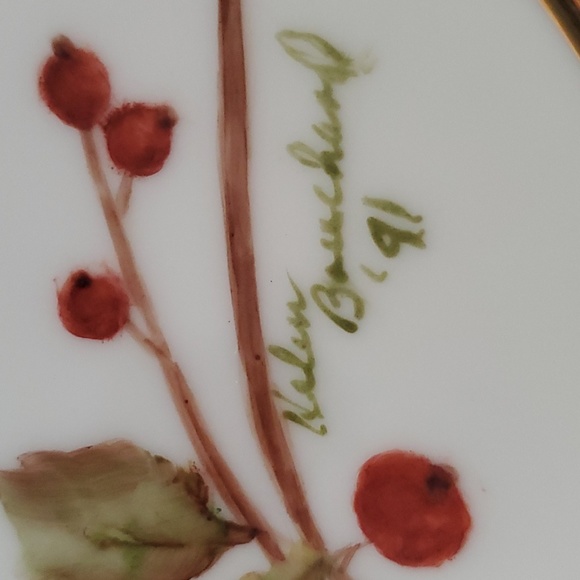 Vintage Decorative Hand Painted  Bird Plate Helen Bouchard dated 1991 - Picture 6 of 6